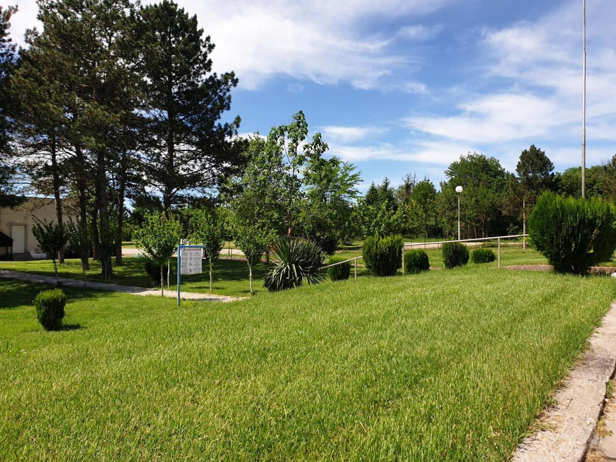 Paradise Park Polski Trŭmbesh 외부 사진