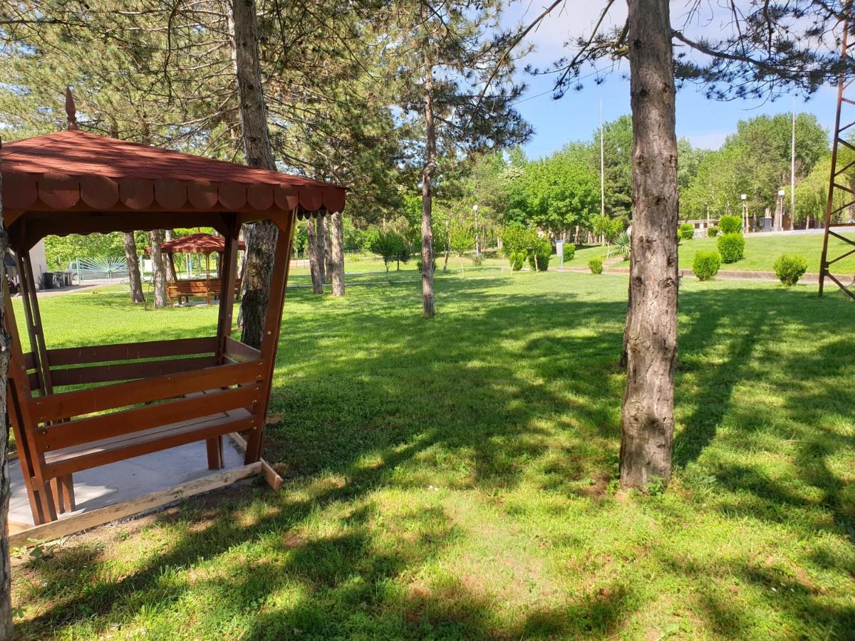 Paradise Park Polski Trŭmbesh 외부 사진